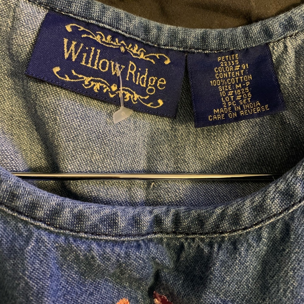 🌸 Willow Ridge Top🌸 - Picture 3 of 3